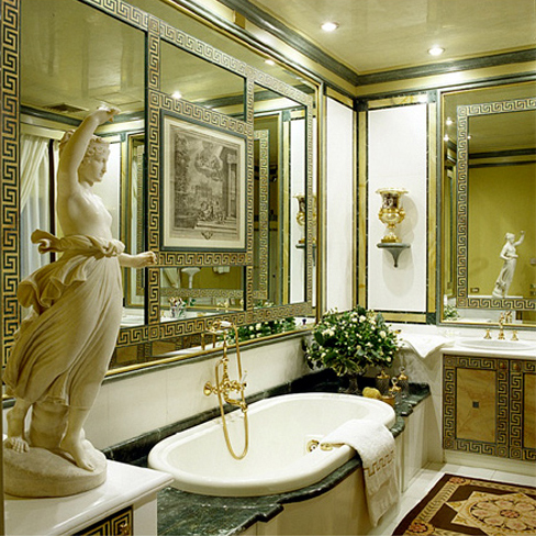 Lacquered bathroom